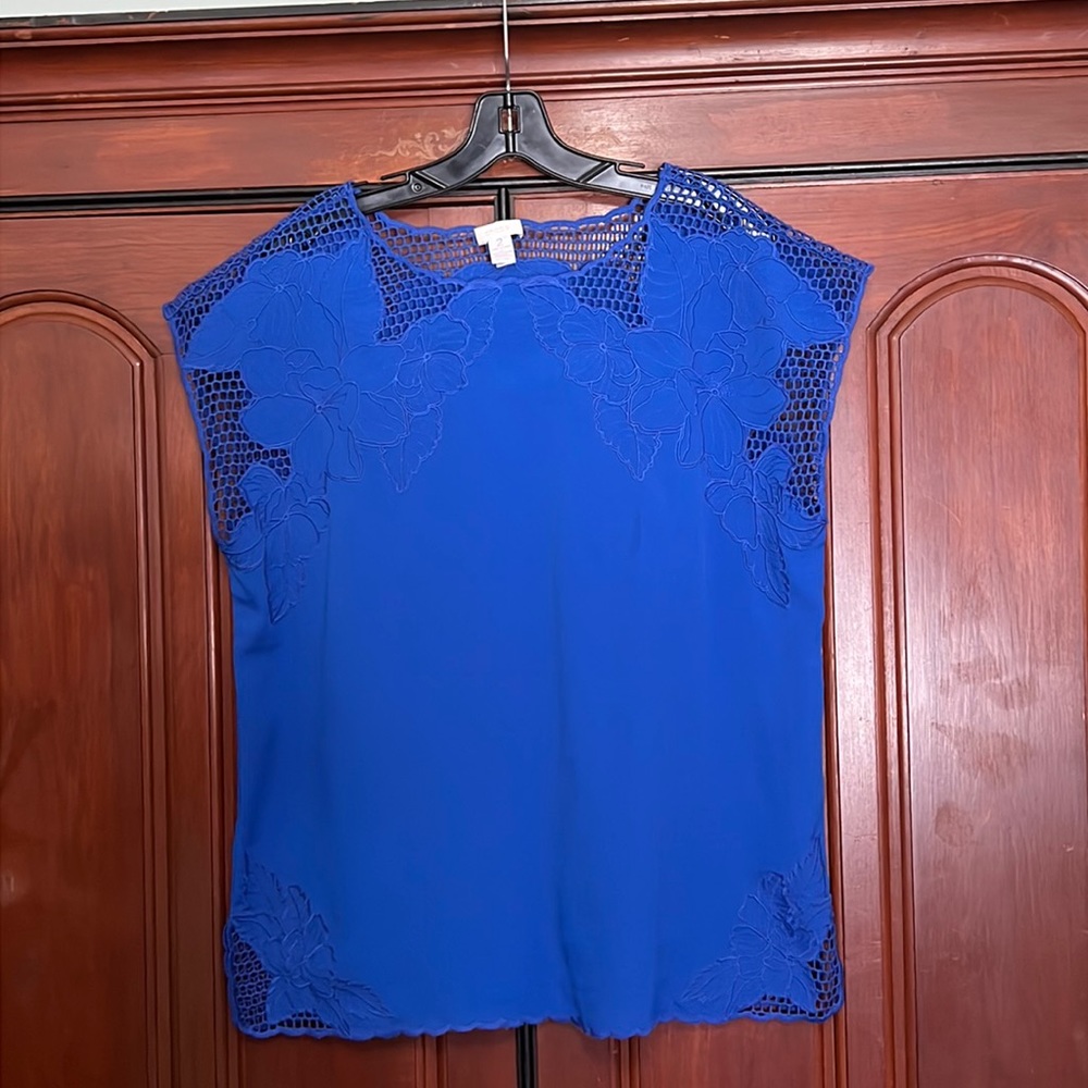 Chico’s Sleeveless Royal Blue Fishnet Crochet Embroidered Blouse Size 2